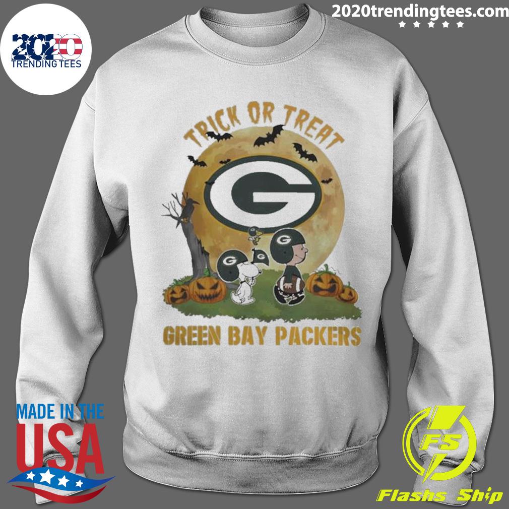 Charlie Brown And Snoopy Watching Green Bay Packers Halloween T-Shirt