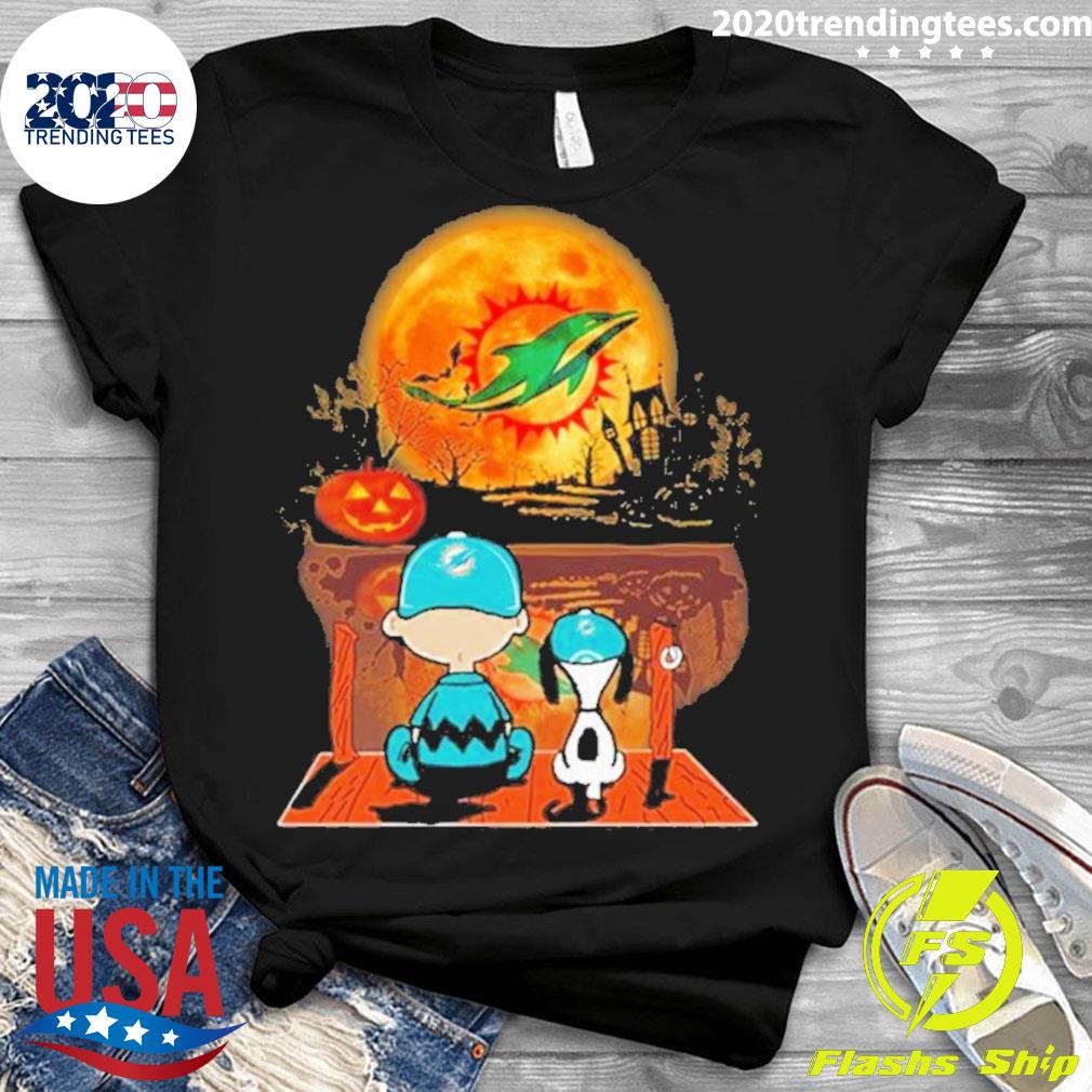 Official snoopy Charlie brown sit under moon Chicago Cubs halloween T-shirt