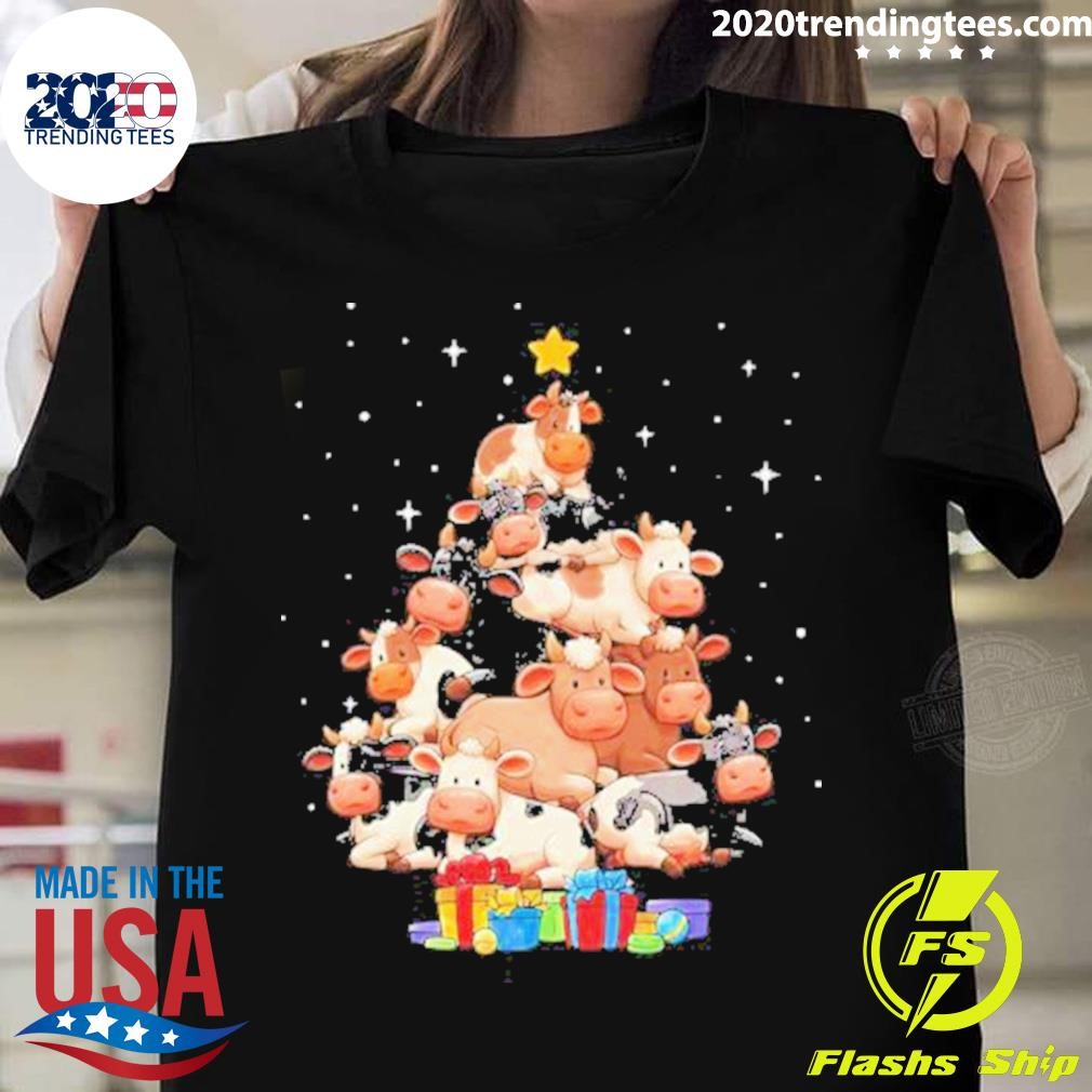 Cute Cow Christmas Pine Tree With Snow And Gift Merry Christmas T-shirt