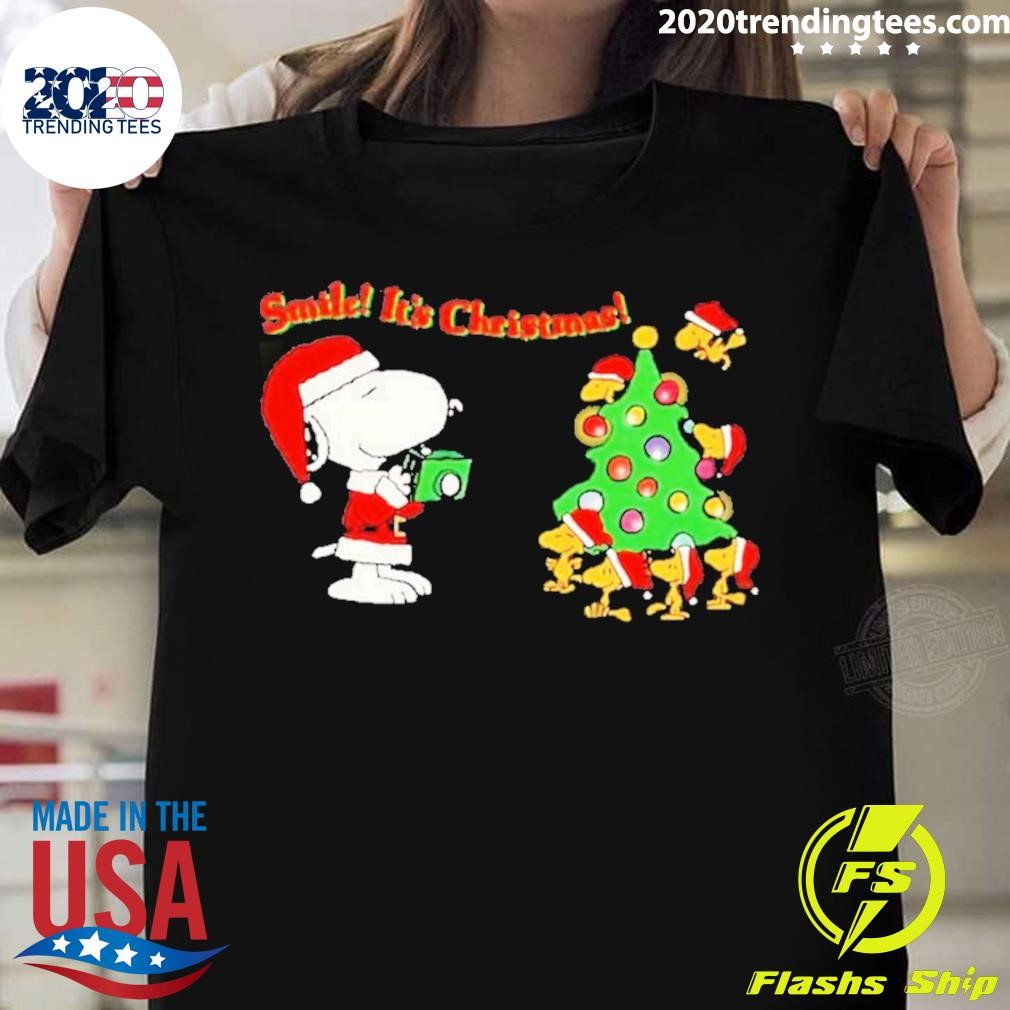 Snoopy And Woodstock Hat Santa Pine Tree Smile It’s Christmas T-shirt